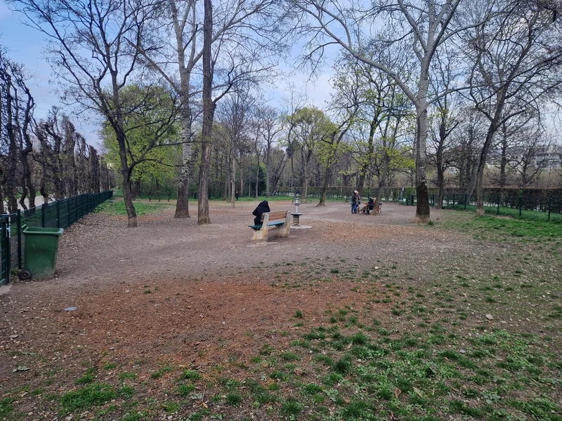 Augarten Ost (Bundesgärten) im 2. Leopoldstadt – Hundewiese (Foto 2)