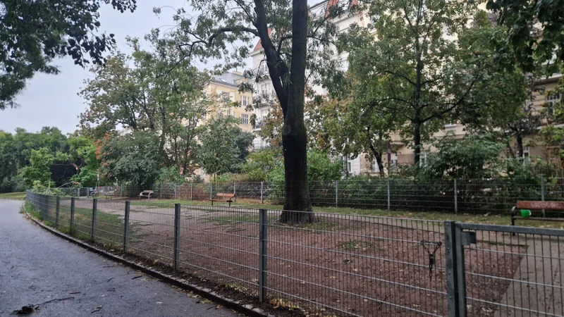 Hundertwasser-Promenade im 3. Landstraße – Hundewiese (Foto 2)