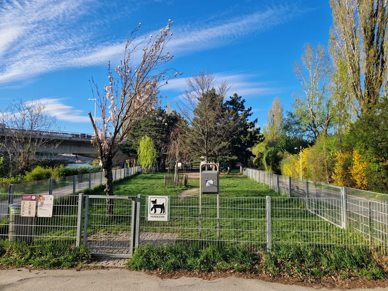 Anton-Schmid-Promenade/AP im 20. Brigittenau – Hundezone (Foto 1)