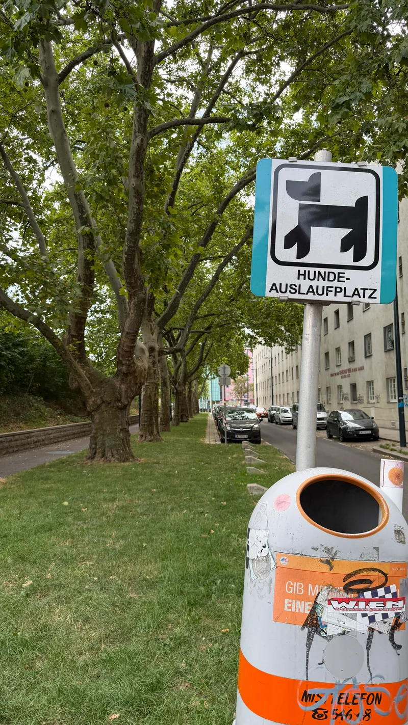 Durchlaufstraße im 20. Brigittenau – Hundezone (Foto 1)