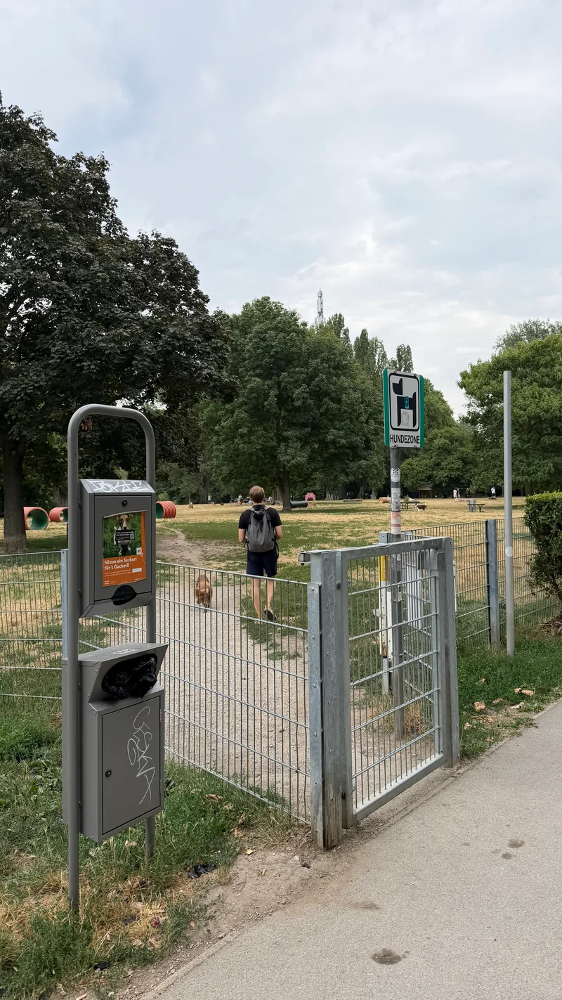 Ferdinand-Kaufmann-Platz im 21. Floridsdorf – Hundezone (Foto 1)