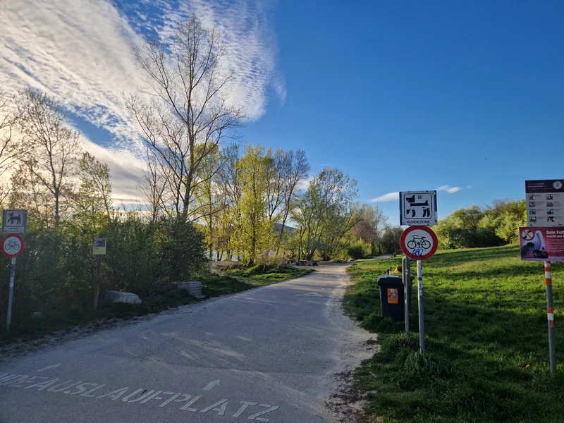 Hundeauslaufplatz Donauinsel Nord (MA45) im 21. Floridsdorf – Auslaufbereich (Foto 10)