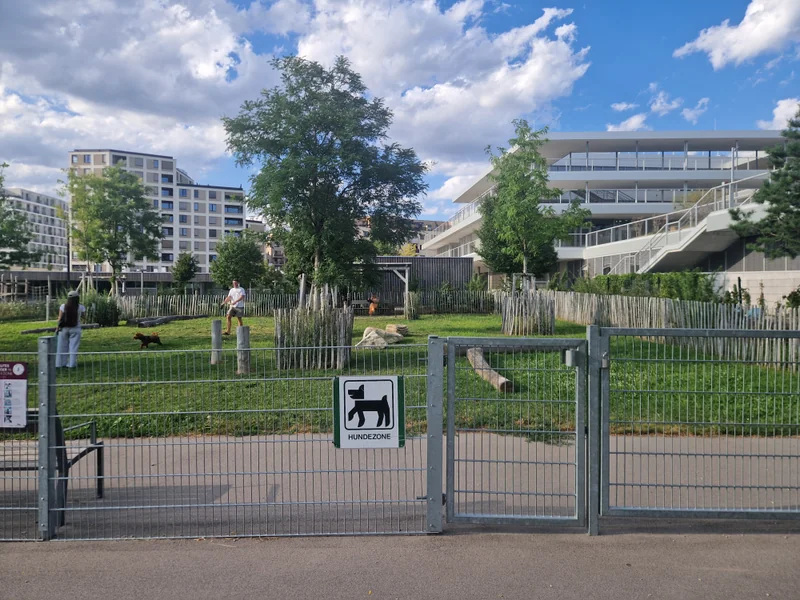 Elinor-Ostrom-Park im 22. Donaustadt – Eingang (Foto 4)